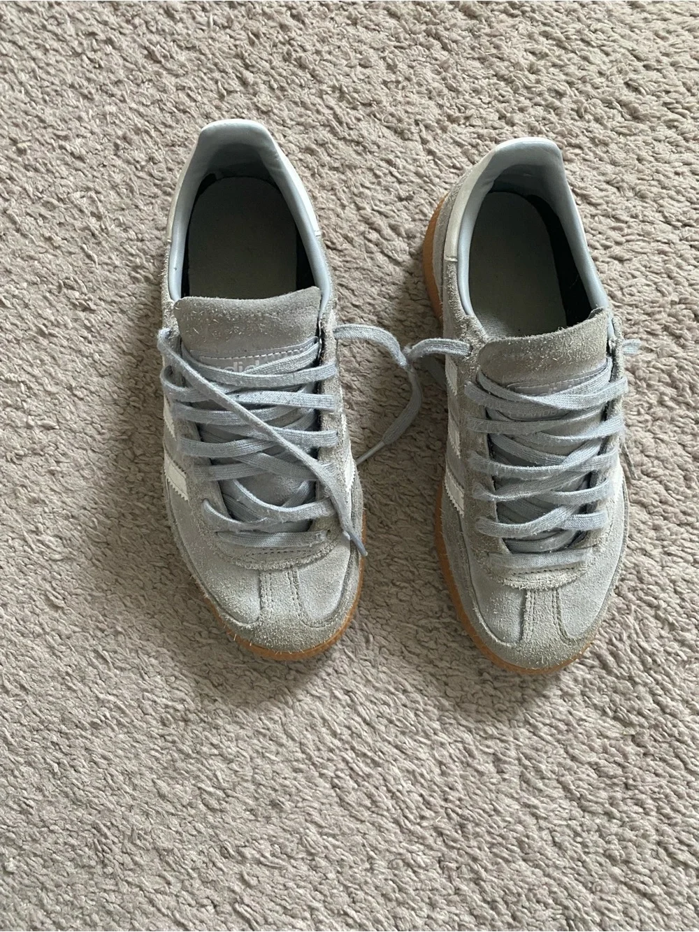 Kids adidas Suede Sneakers in Light Gray with Gum Sole